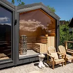 & Czarny Niedzwiedz Lägenhetshotell 4*