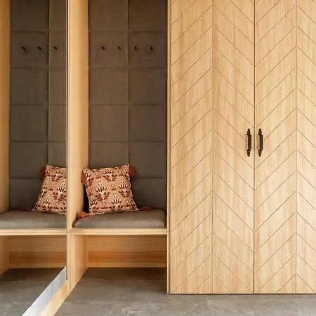 & Czarny Niedzwiedz كوشتيليسكا