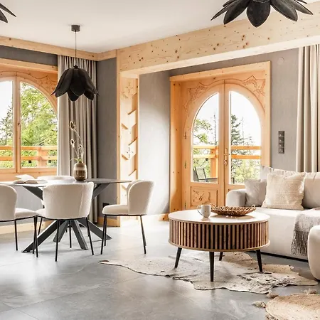 Apartahotel & Czarny Niedzwiedz 4*