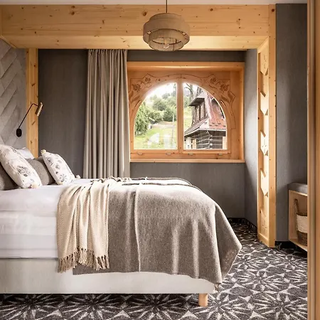 & Czarny Niedzwiedz コシチェリスコ