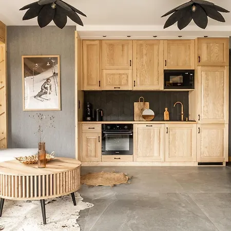 & Czarny Niedzwiedz アパートホテル コシチェリスコ