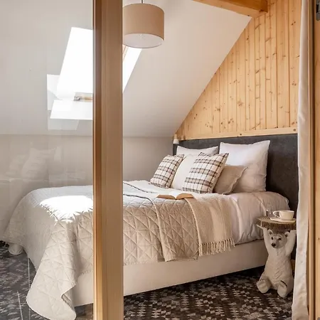 & Czarny Niedzwiedz كوشتيليسكا