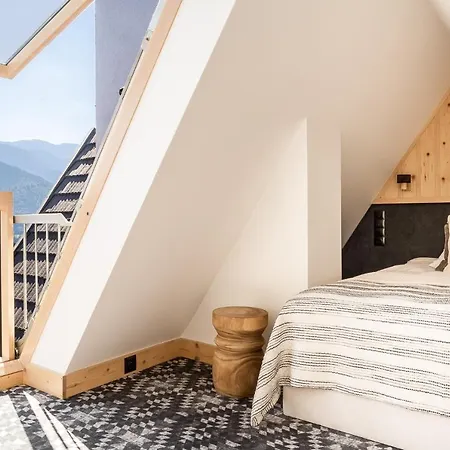 & Czarny Niedzwiedz 4*