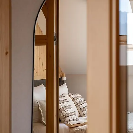 & Czarny Niedzwiedz كوشتيليسكا