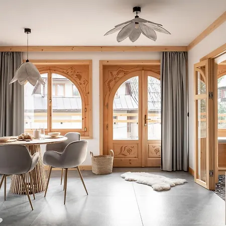 & Czarny Niedzwiedz コシチェリスコ