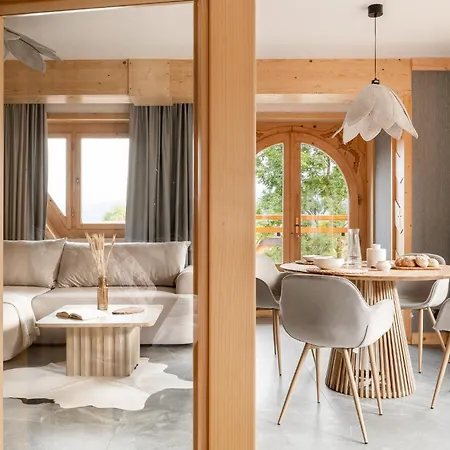 & Czarny Niedzwiedz アパートホテル コシチェリスコ