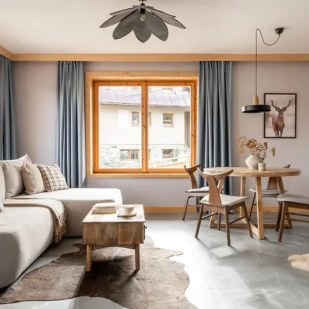 & Czarny Niedzwiedz コシチェリスコ