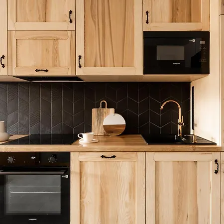 & Czarny Niedzwiedz コシチェリスコ