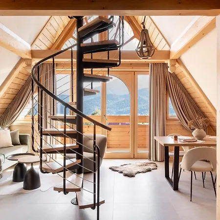 & Czarny Niedzwiedz アパートホテル 4*