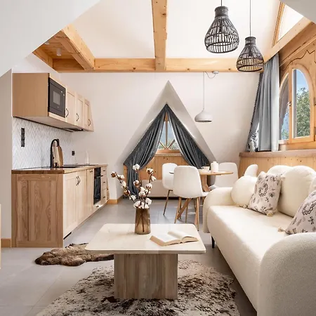 アパートホテル & Czarny Niedzwiedz 4*