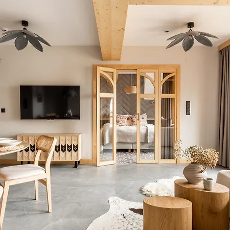 & Czarny Niedzwiedz 4* コシチェリスコ