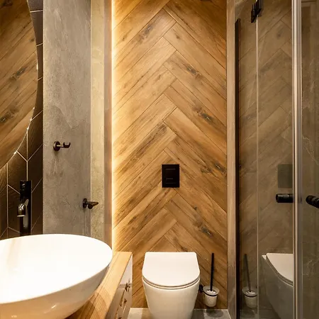 & Czarny Niedzwiedz كوشتيليسكا