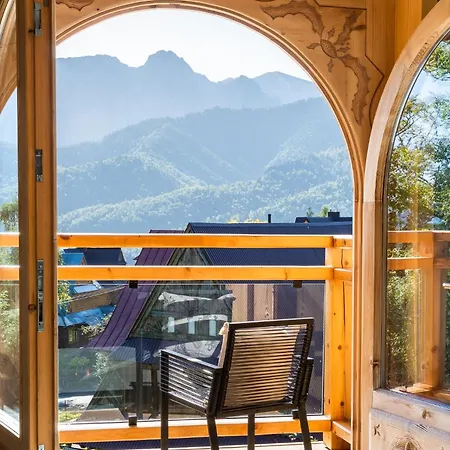 & Czarny Niedzwiedz アパートホテル 4*