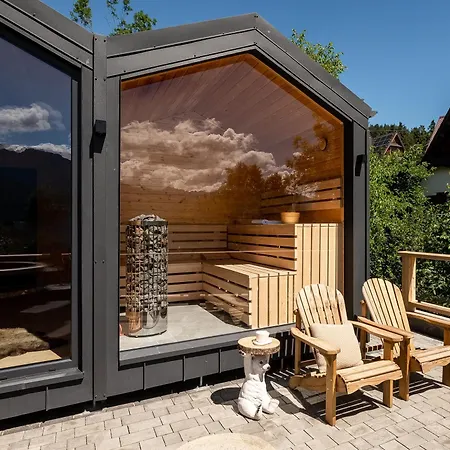 & Czarny Niedzwiedz アパートホテル 4*