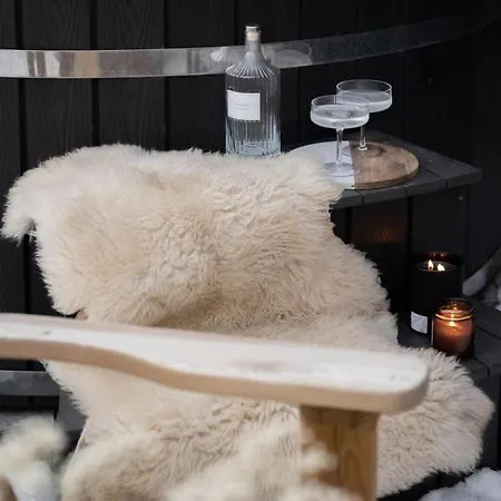 & Czarny Niedzwiedz 4* كوشتيليسكا