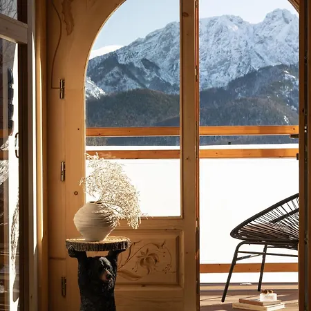 アパートホテル & Czarny Niedzwiedz 4*