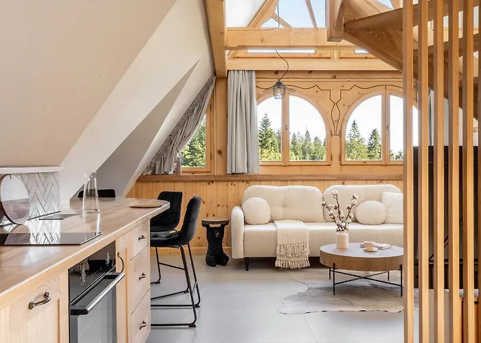 & Czarny Niedzwiedz 4* كوشتيليسكا