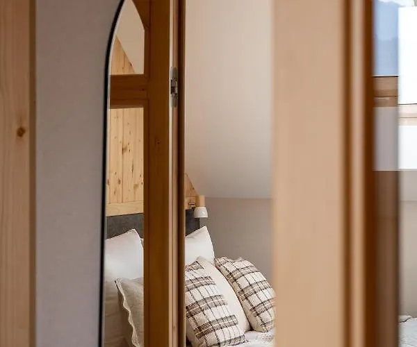 & Czarny Niedzwiedz كوشتيليسكا