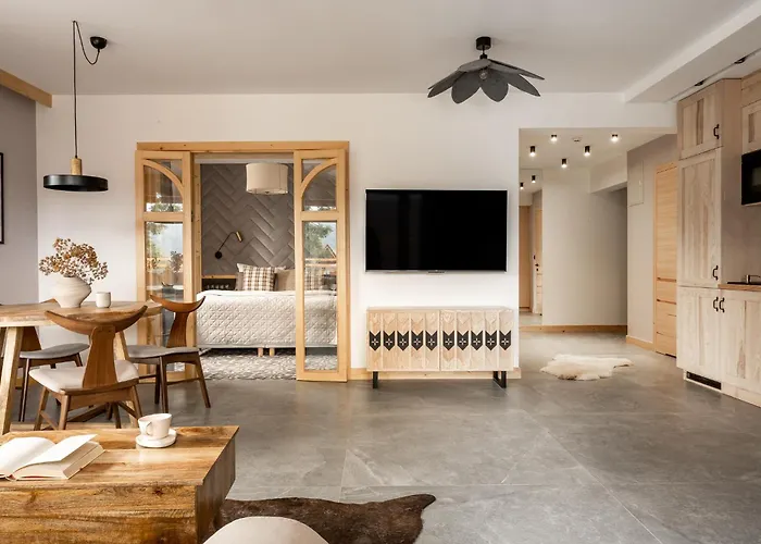 & Czarny Niedzwiedz كوشتيليسكا