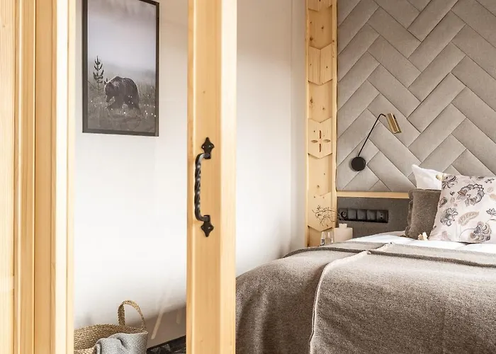 & Czarny Niedzwiedz 4* كوشتيليسكا