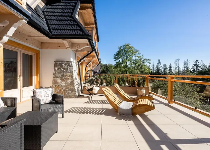 & Czarny Niedzwiedz 4* كوشتيليسكا