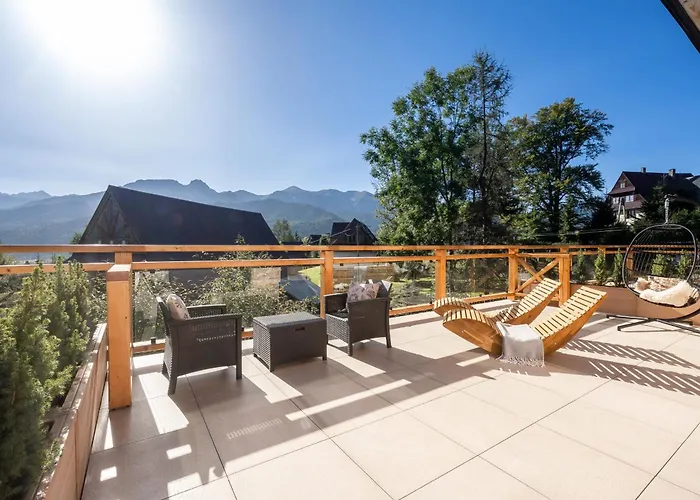 & Czarny Niedzwiedz 4* كوشتيليسكا