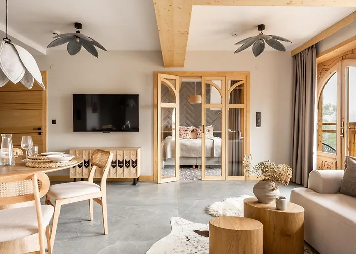 & Czarny Niedzwiedz 4* كوشتيليسكا